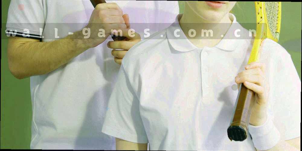 一台设备同时播放两场体育比赛的画面分割示意
